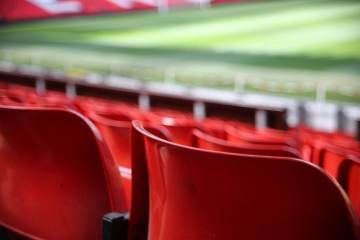欧足联与FIFA关系紧张，西班牙足协支持因凡蒂诺陷困境（配图示意）