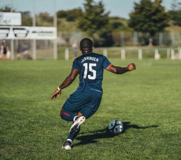梅西受伤！左大腿后侧疼痛！阿根廷天都塌了！（配图示意）